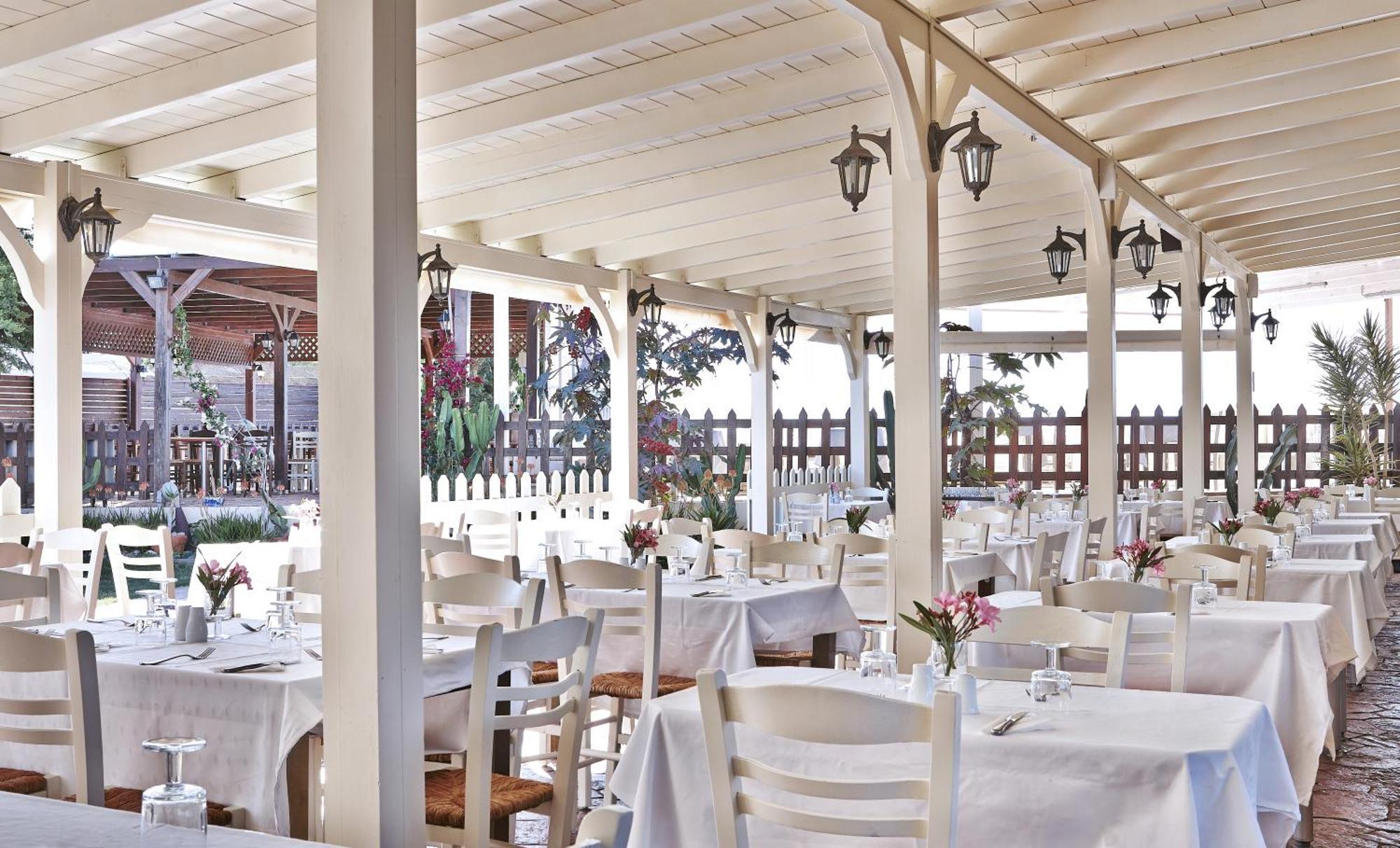 גובס St Constantin Sea Hotel & Spa Resort מראה חיצוני תמונה